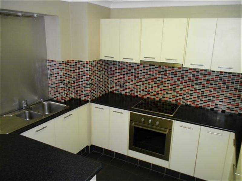 3/111 Frank Street, Labrador QLD 4215