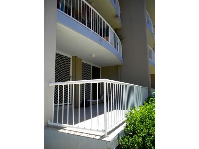 3/111 Frank Street, Labrador QLD 4215