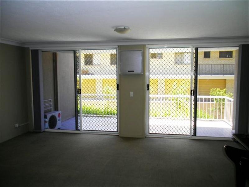 3/111 Frank Street, Labrador QLD 4215