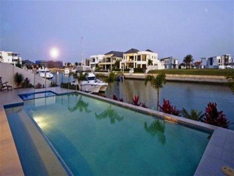 Sovereign Islands QLD 4216