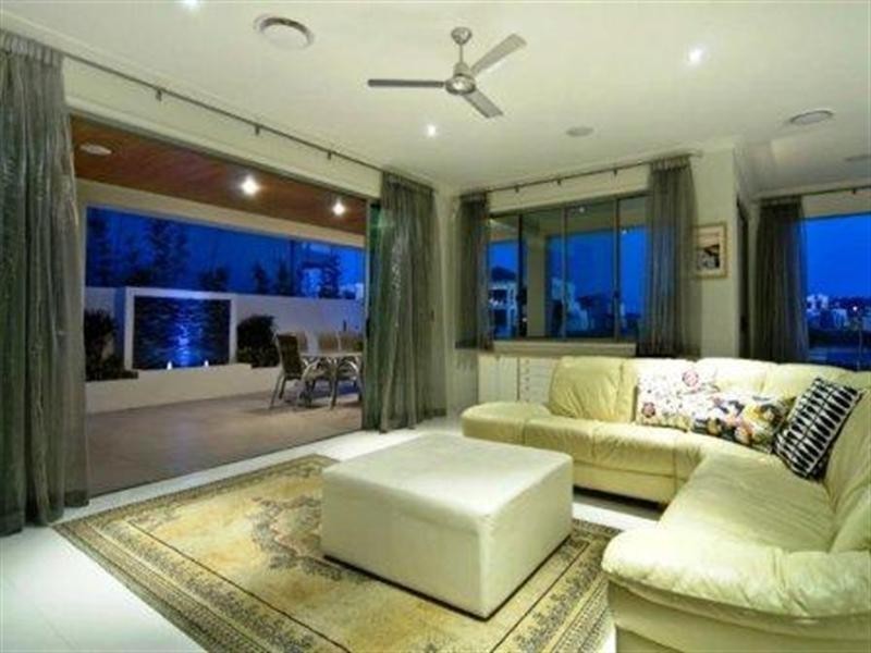 Sovereign Islands QLD 4216