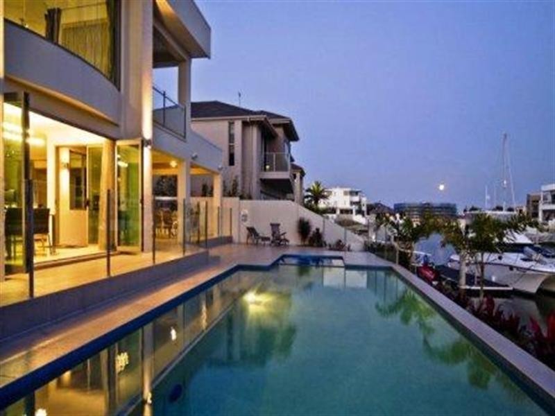 Sovereign Islands QLD 4216