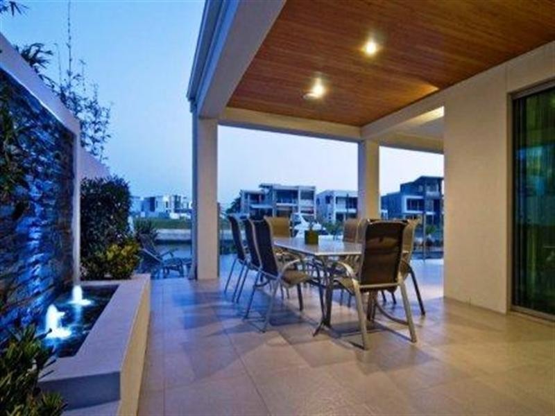 Sovereign Islands QLD 4216