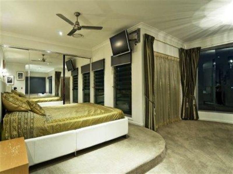 Sovereign Islands QLD 4216