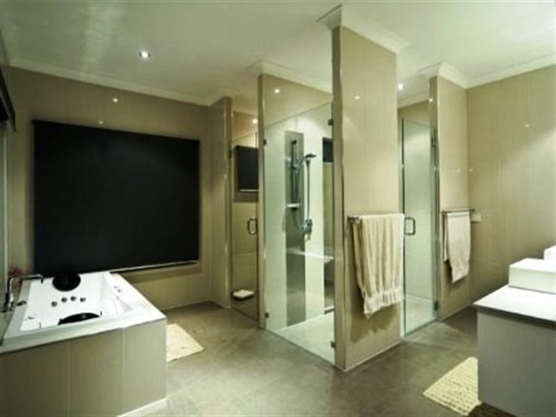 Sovereign Islands QLD 4216