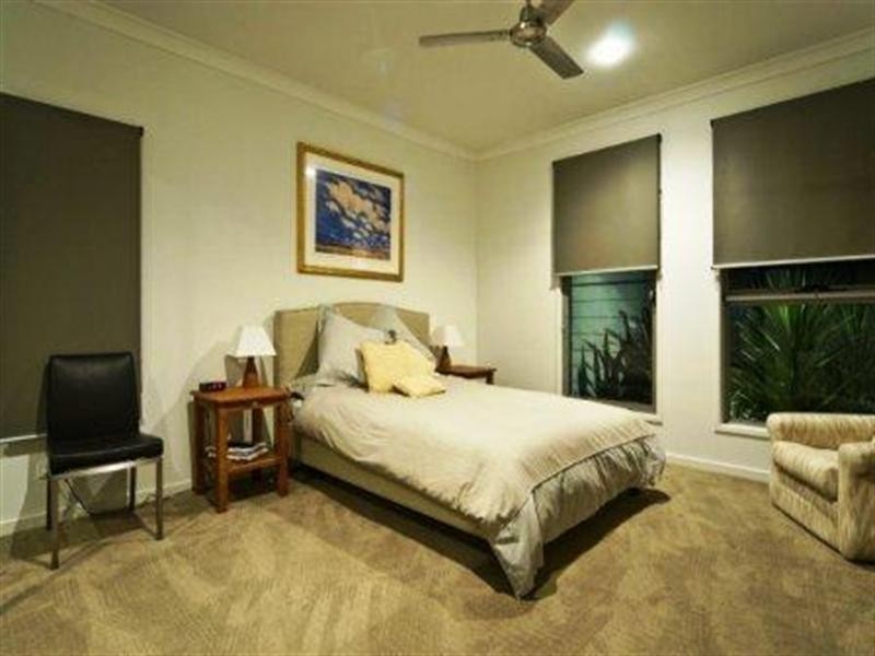 Sovereign Islands QLD 4216