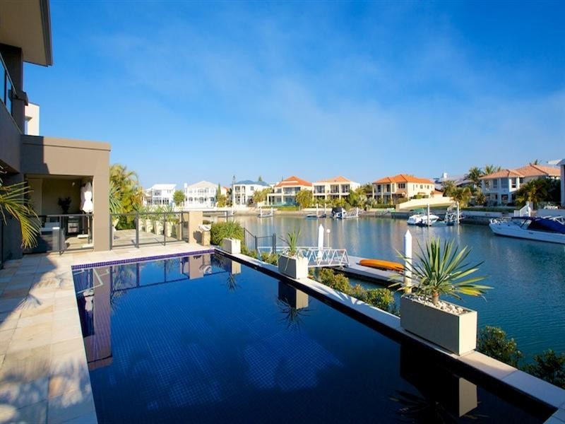 18 QUEEN GUINEVERES, Sovereign Islands QLD 4216