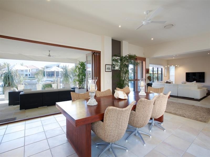 18 QUEEN GUINEVERES, Sovereign Islands QLD 4216