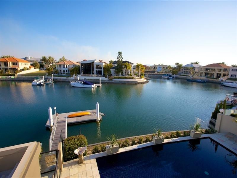 18 QUEEN GUINEVERES, Sovereign Islands QLD 4216