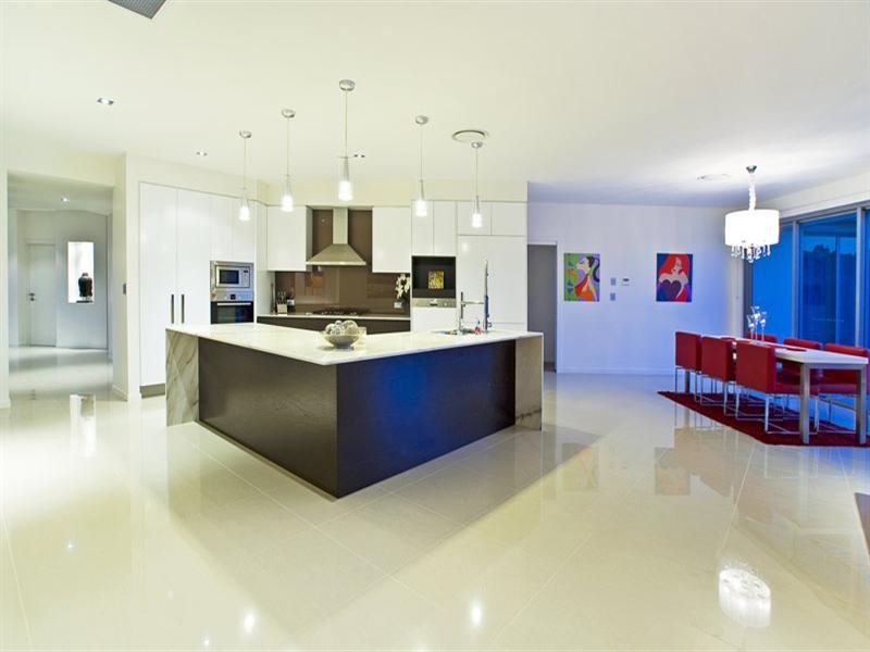 22 Middle Quay Drive, Biggera Waters QLD 4216