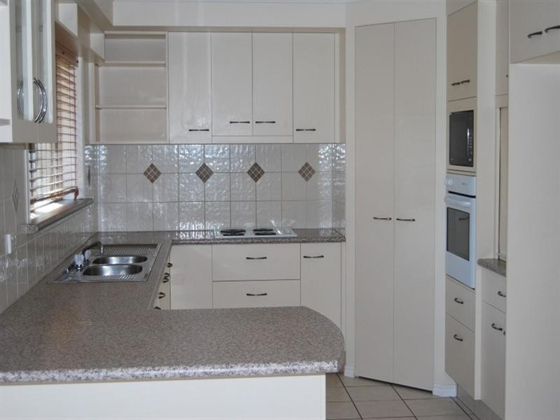 Hollywell QLD 4216