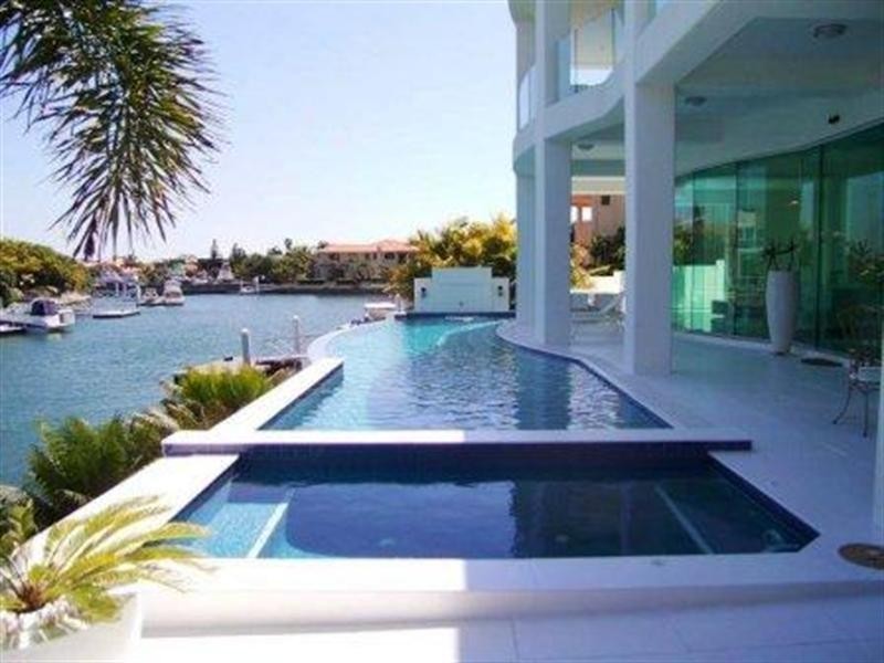 Sovereign Islands QLD 4216