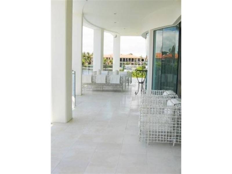 Sovereign Islands QLD 4216