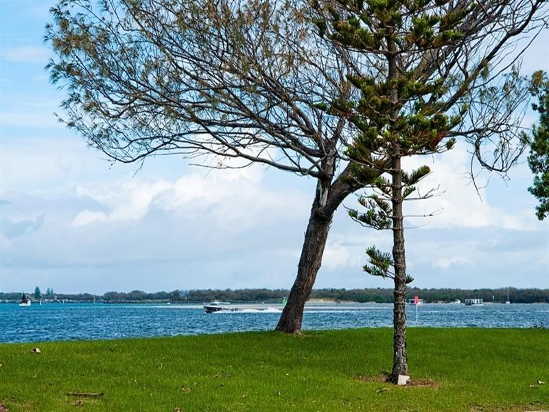 20 Anglers Esplande, Runaway Bay QLD 4216