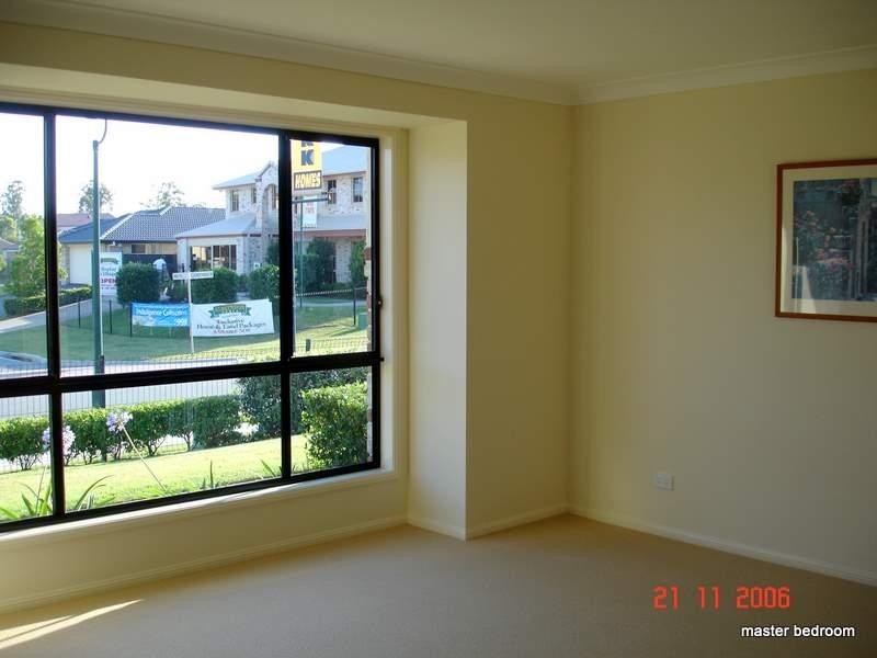 212 Crestwood Drive, Molendinar QLD 4214