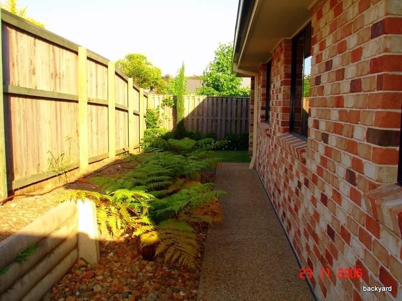 212 Crestwood Drive, Molendinar QLD 4214