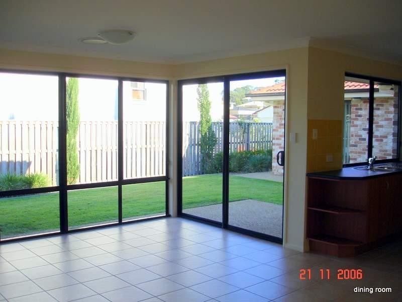 212 Crestwood Drive, Molendinar QLD 4214