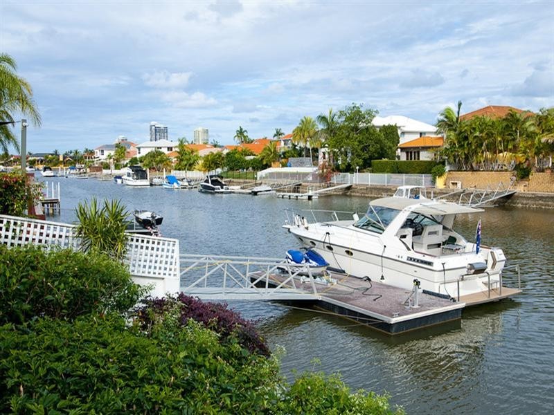 121 Pebble Beach Drive, Runaway Bay QLD 4216