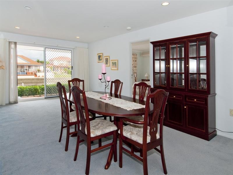 121 Pebble Beach Drive, Runaway Bay QLD 4216