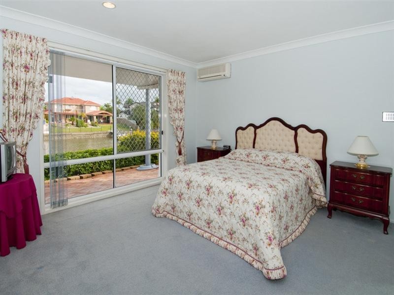 121 Pebble Beach Drive, Runaway Bay QLD 4216