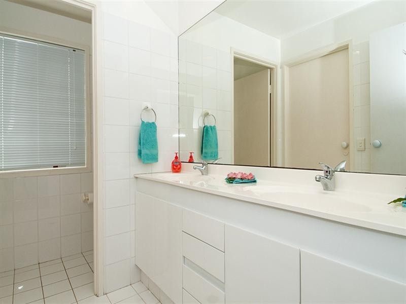 121 Pebble Beach Drive, Runaway Bay QLD 4216