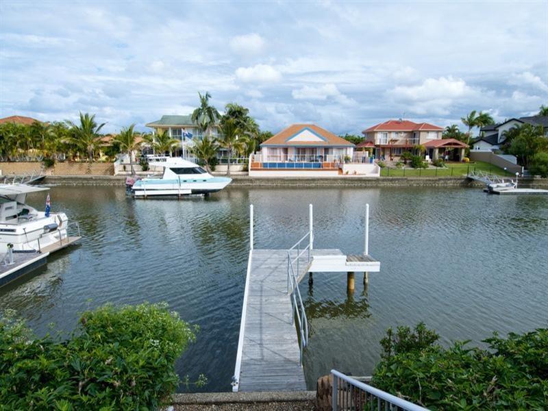121 Pebble Beach Drive, Runaway Bay QLD 4216
