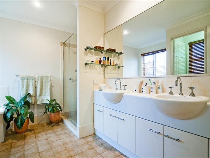 38 Arun Drive, Arundel QLD 4214