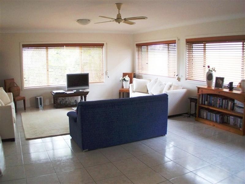 50 Lindsay Parade, Paradise Point QLD 4216