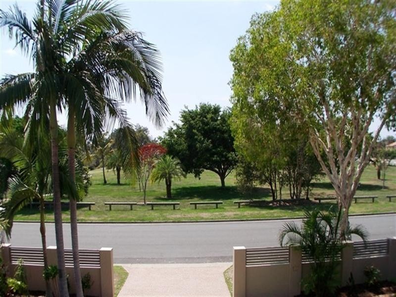 50 Lindsay Parade, Paradise Point QLD 4216