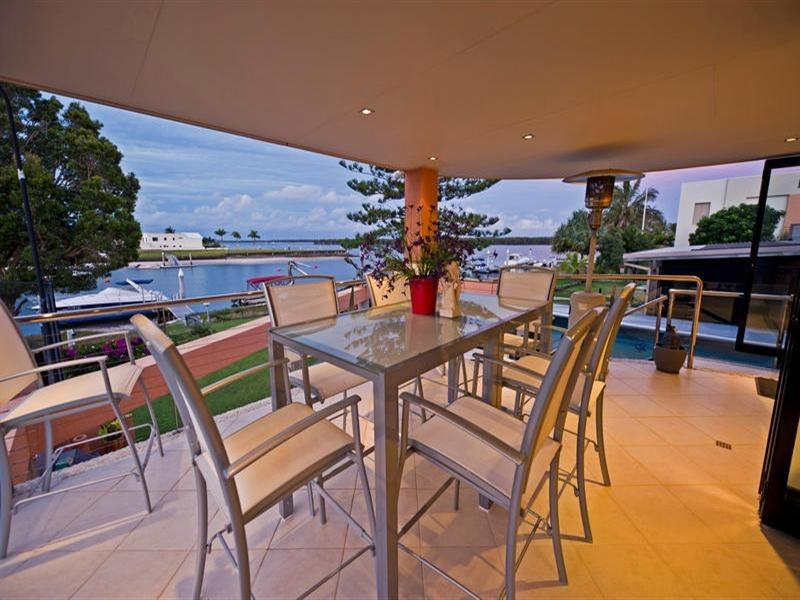 17-19 Howard Street, Runaway Bay QLD 4216