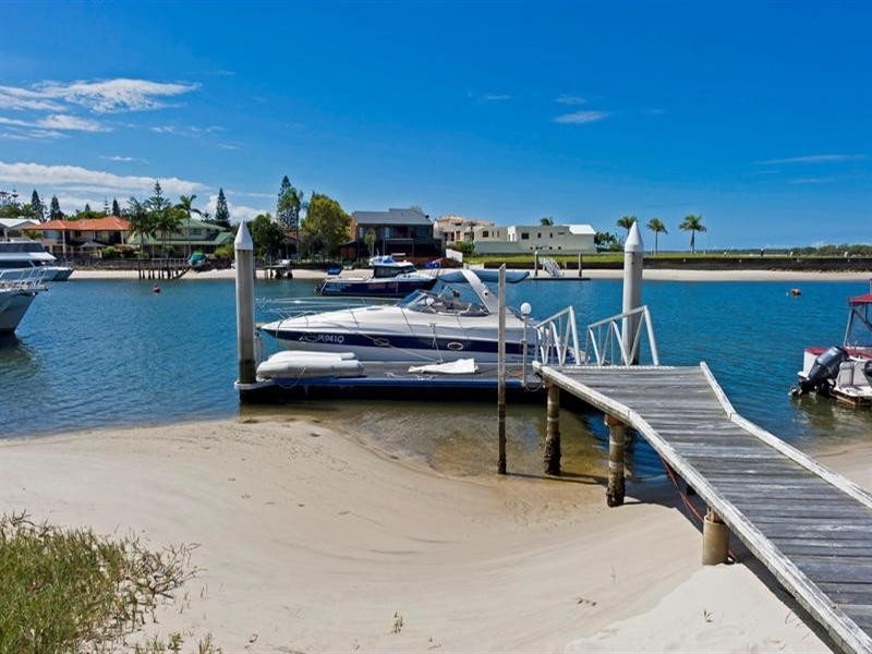 17-19 Howard Street, Runaway Bay QLD 4216