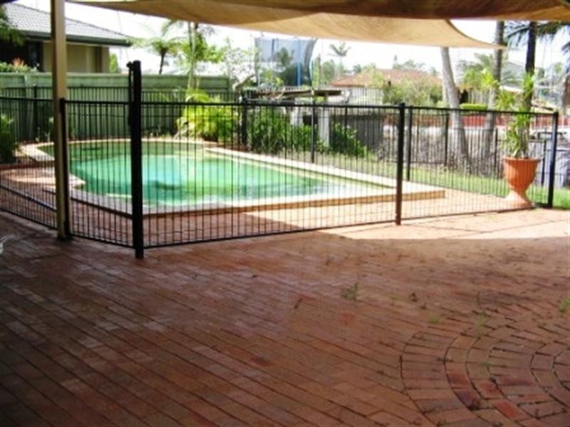 11 BASS Place, Paradise Point QLD 4216