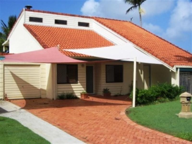 11 BASS Place, Paradise Point QLD 4216