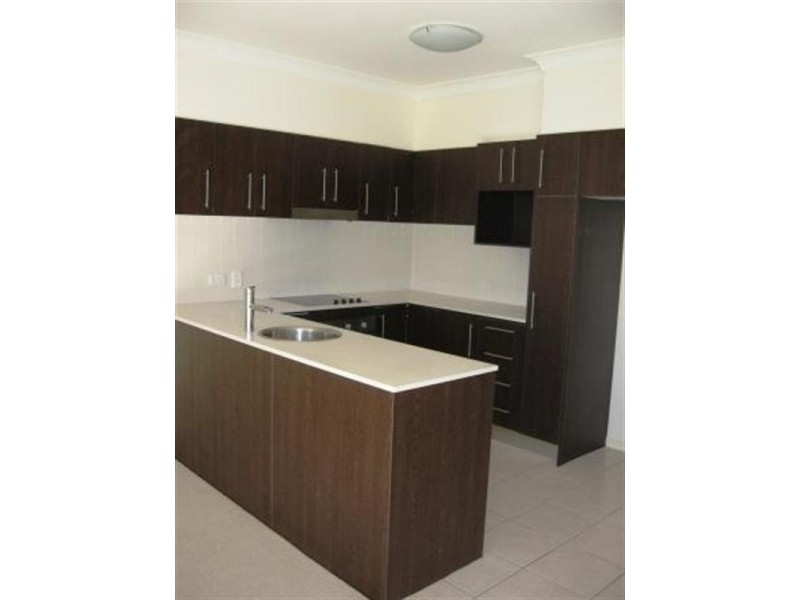 2/5 Carey Lane, Southport QLD 4215