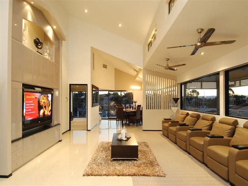 24 Daru Avenue, Runaway Bay QLD 4216