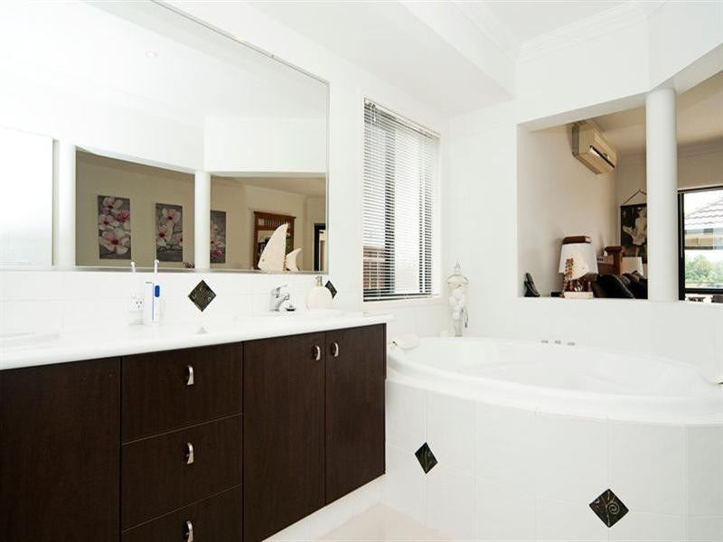 61 Brittany Drive, Oxenford QLD 4210