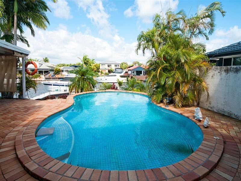 102 Sundance Way, Runaway Bay QLD 4216