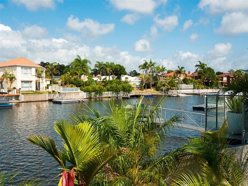 102 Sundance Way, Runaway Bay QLD 4216