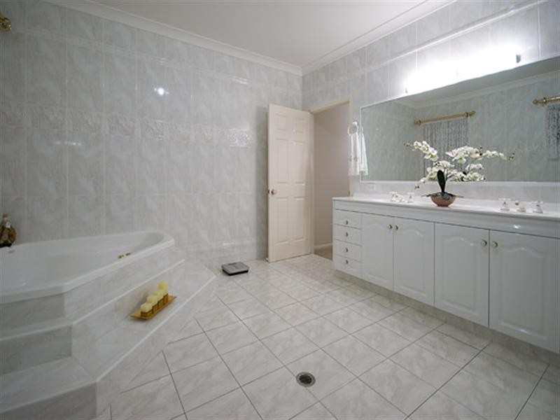 53 Cockleshell Court, Runaway Bay QLD 4216