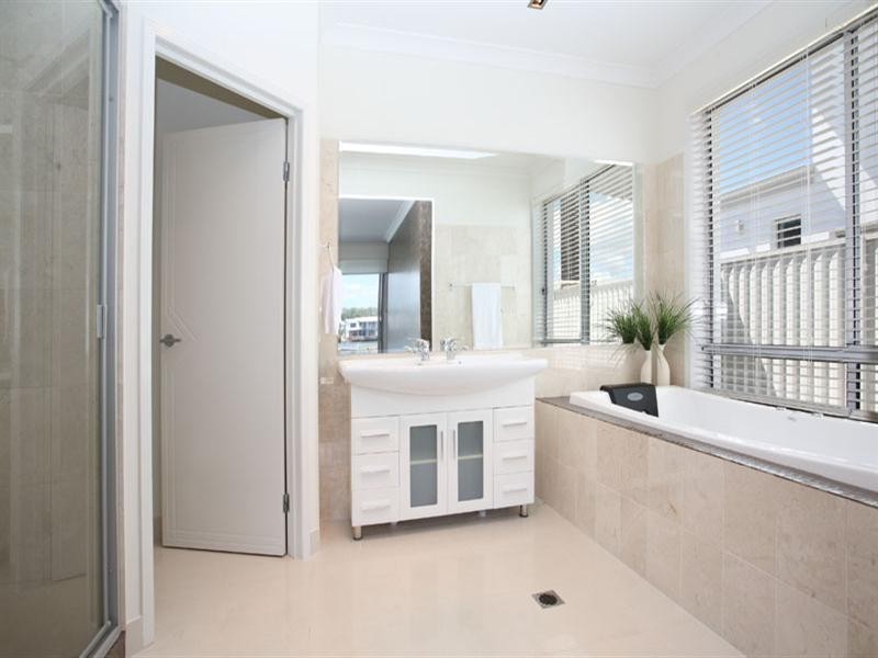 15 Manacor Place, Coombabah QLD 4216