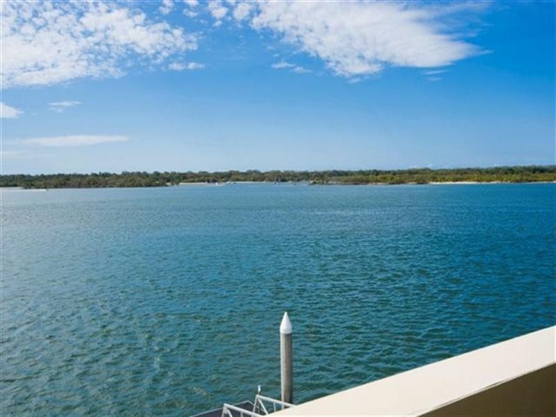 Sovereign Islands QLD 4216