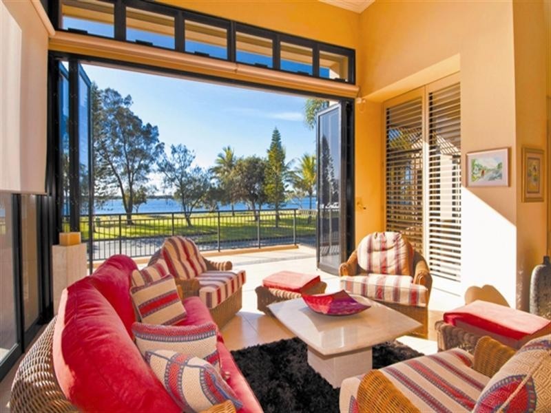 44 Shearwater Esplanade, Runaway Bay QLD 4216