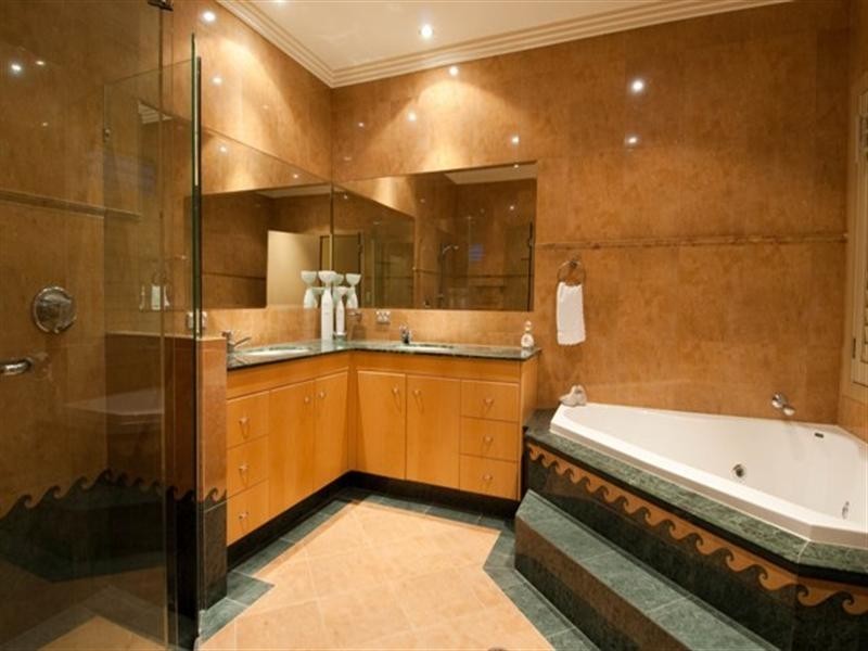 44 Shearwater Esplanade, Runaway Bay QLD 4216