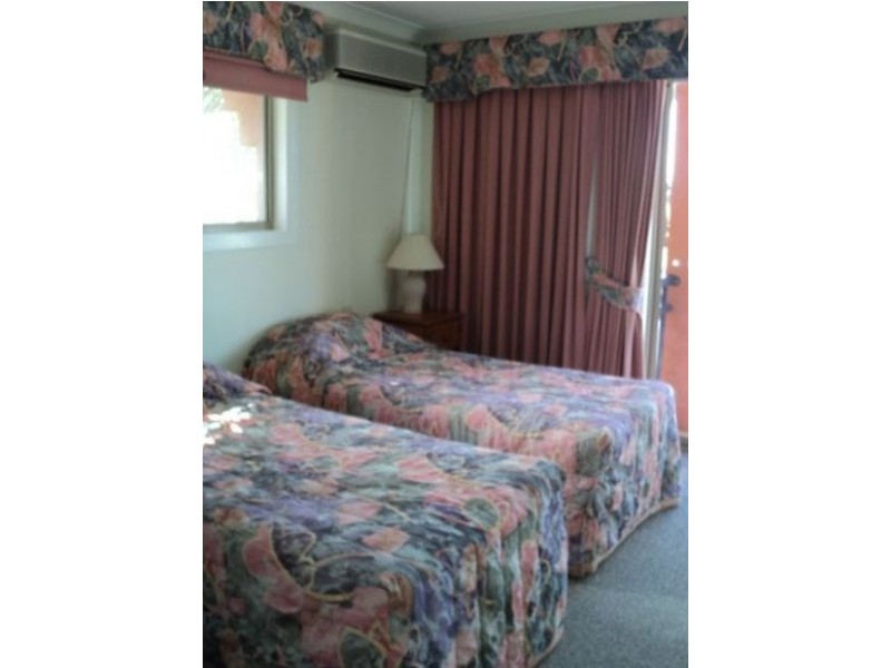 50 John Lund Drive, Hope Island QLD 4212