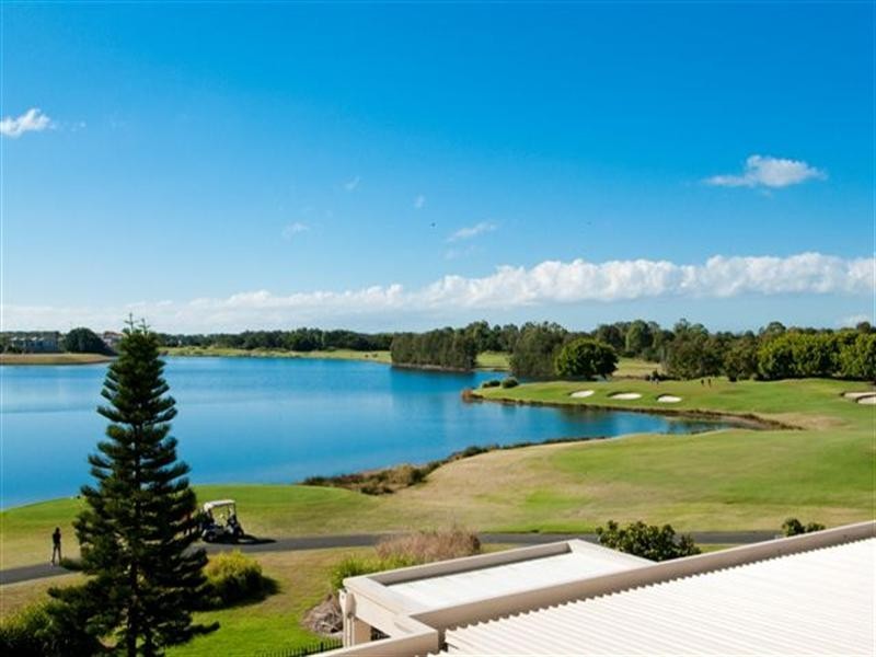 8317 Magnolia Drive East, Hope Island QLD 4212