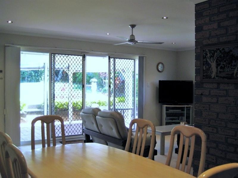 2/8 Ash Court, Arundel QLD 4214