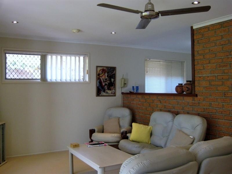 2/8 Ash Court, Arundel QLD 4214