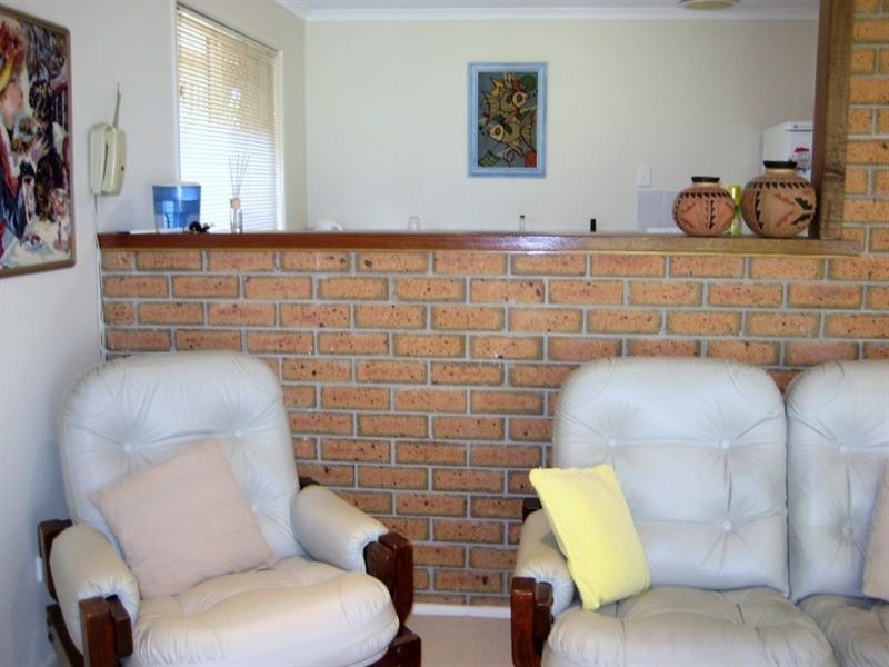 2/8 Ash Court, Arundel QLD 4214