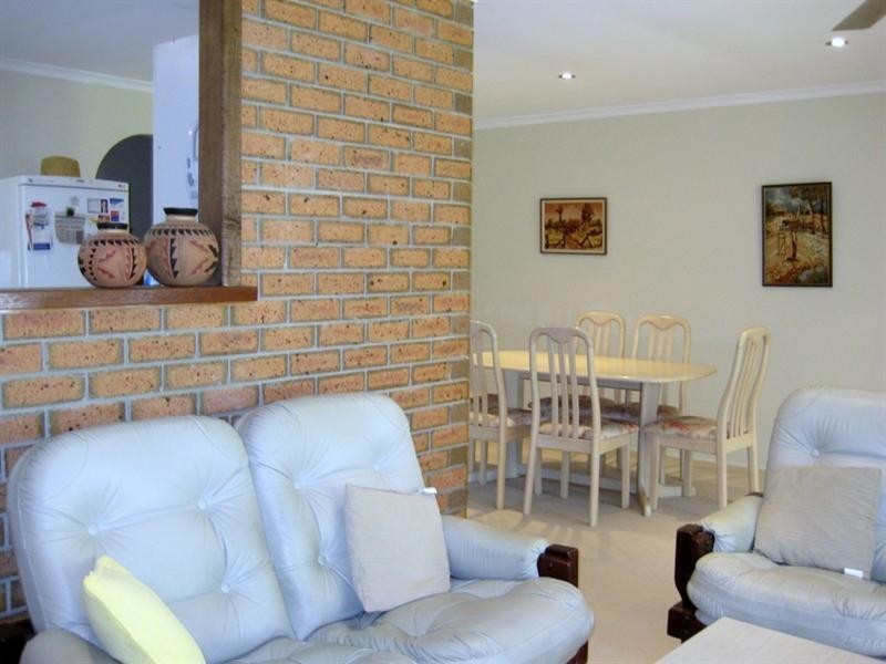2/8 Ash Court, Arundel QLD 4214