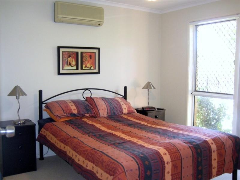 2/8 Ash Court, Arundel QLD 4214